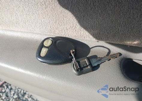 1998 Chevrolet C1500 Fleetside z USA, uszkodzony, nr VIN 2GCEC19R8W1210010